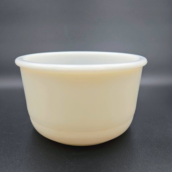 Vintage White Milk Glass Mixing Bowl Mixer Cooking Baking Read - Picture 1 of 16